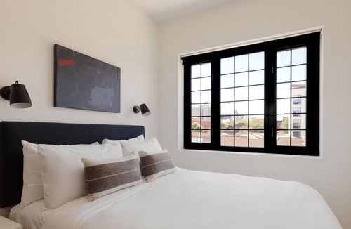 Gowanus Apartment | Sonder The Industrialist | Superior Queen Room
