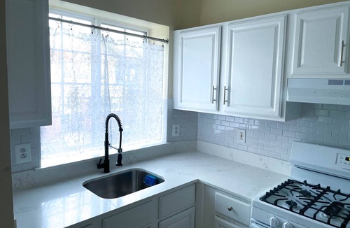 Brooklyn Apartment | Spacious 2 bedroom apartment with Patio!nAs Seen On Arbnb 5 star listing!