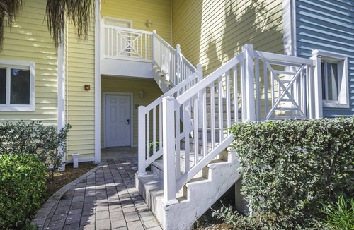 Alice Town Apartment | Spacious 2nd floor studio, sleeps up to 5, unit# 32622