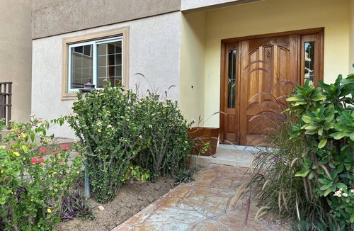 New Kingston Apartment | Spacious 3-bedroom apartment in Kingston with WiFi, AC & Pool