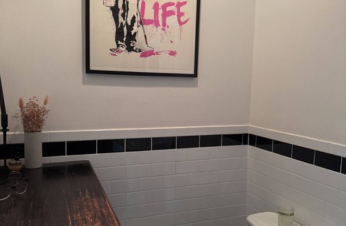 Williamsburg Apartment | Spacious 3-bedroom apartment in terrific Williamsburg Brooklyn with AC, WiFi