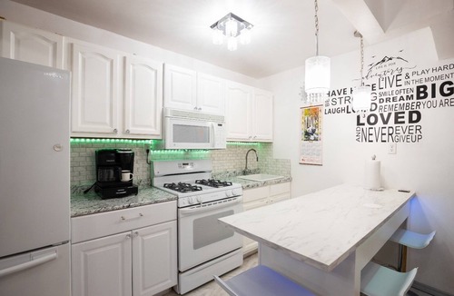 Bedford-Stuyvesant Apartment | Spacious 3-bedroom apartment with WiFi, AC in fabulous Brooklyn
