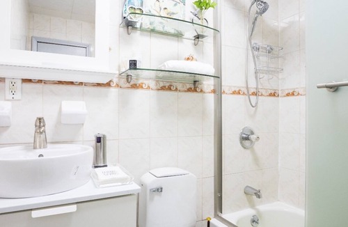 Bedford-Stuyvesant Apartment | Spacious 3-bedroom apartment with WiFi, AC in fabulous Brooklyn