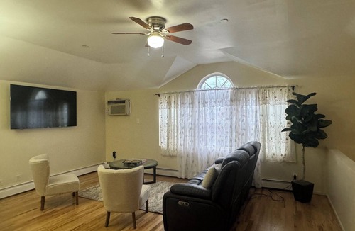 Queens Apartment | Spacious 3-bedroom apartment 5 minutes walk to Air train to JFK airport