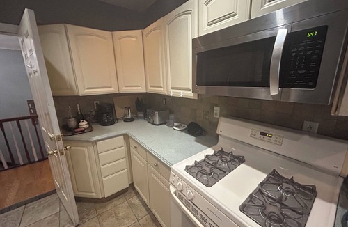 Queens Apartment | Spacious 3-bedroom apartment with AC, WiFi in charming Queens