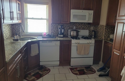 Queens Apartment | Spacious 3-bedroom apartment in charming Queens with AC, near to shopping, beach