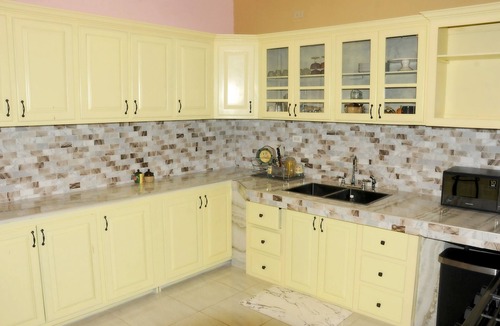 Runaway Bay Villa | Spacious 4-bedroom villa/pool/Wi-Fi/beach/chef/