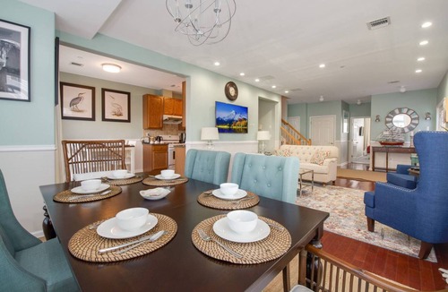 Queens House | Spacious 4-bedroom townhome in delightful Arverne By the Sea, Free Parking WiFi