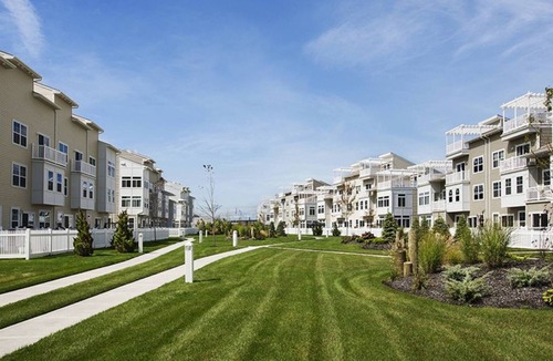 Queens House | Spacious 4-bedroom townhome in delightful Arverne By the Sea, Free Parking WiFi