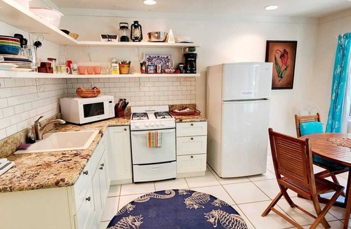 Hope Town Cottage | Spacious 5-bedroom cottage in charming Hope Town on the Atlantic Ocean