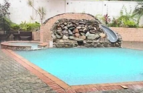 Kingston House | Spacious 5-bedroom house in lovely Kingston with WiFi, AC
