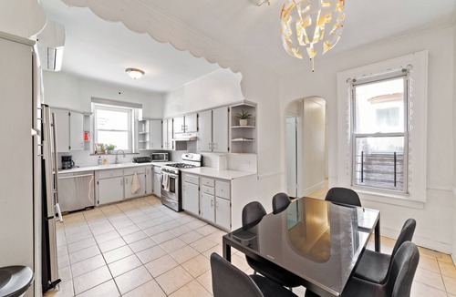 Crown Heights House | Spacious 5-bedroom house in enjoyable Brooklyn