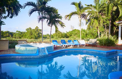 Runaway Bay Villa | Spacious 5 Bedroom Villa, Centrally Located, Near Beach.