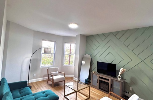 New Brighton House | Spacious 6-bedroom house in charming Staten Island with WiFi