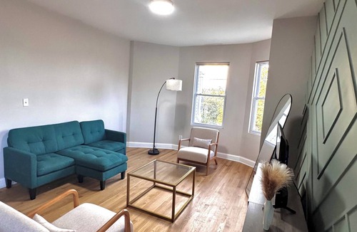 New Brighton House | Spacious 6-bedroom house in charming Staten Island with WiFi