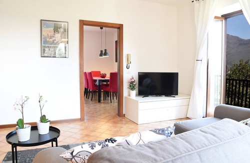 Riva del Garda Apartment | Spacious and Elegant Holiday Apartment "Mandorlo" with Balcony and Air Conditioning