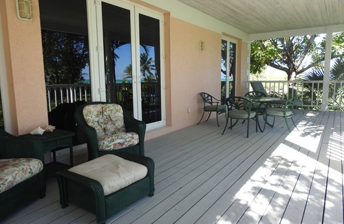 Freeport House | Spacious beachfront house, short drive to dining and shopping.