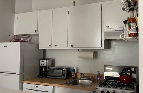Brooklyn Heights Apartment | Spacious, Clean 1 Bedroom + Office
