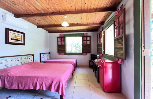 Paraty Bed & Breakfast | Spacious ensuite in forest in Paraty with delicious breakfast included