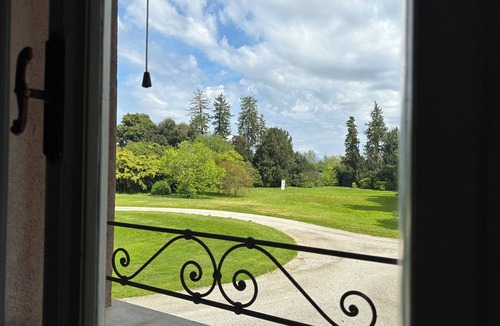 Lancenigo Apartment | Spacious Flat with Pool & 36.000m2 Garden