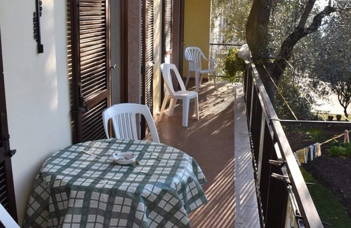 Assenza Apartment | "Spacious lake view apartment"