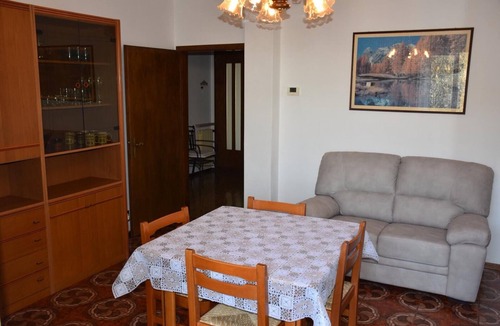 Assenza Apartment | "Spacious lake view apartment"