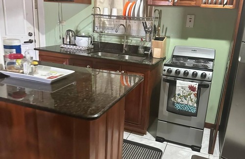 Eastwood Park Apartment | Spacious one bedroom apartment in Kingston
