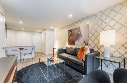 Manhattan Apartment | Spacious One Bedroom in Central Downtown Location