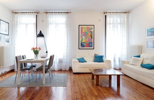 Historic Centre Apartment | Spacious open space in the pedestrian area with a separate kitchen
