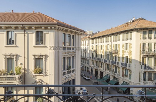 Zona Risorgimento House | Spacious room in elegant period building with private bathroom close to the center
