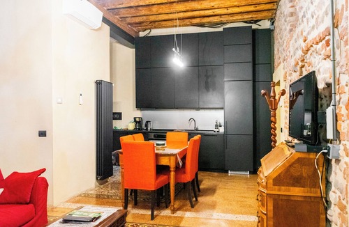 Sud-Est Apartment | Spazio Seicentesco: 2-bedroom apartment in Verona's city centre with WiFi and AC