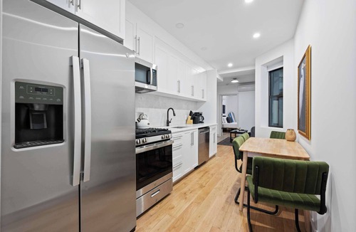 Rose Hill Apartment | Specious/with 2 full baths, walk anywhere