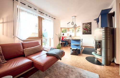 Vipiteno Apartment | Stadtnestl Apartment Sterzing: Alpine-modern with garden, fireplace & parking