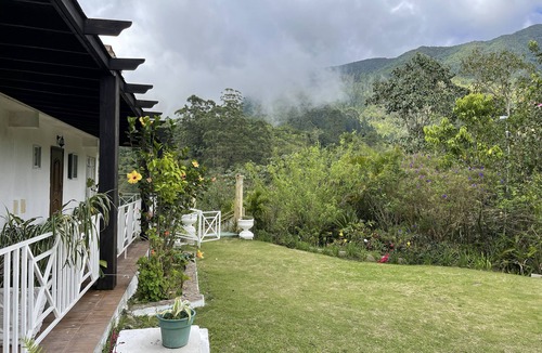 Silver Hill Gap Ski Chalet | Starlight Chalet-Blue Mountain Escape-hiking trails, rivers & birding-breakfast.