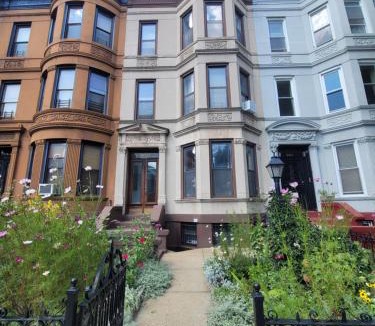 Crown Heights House | Stay in Historic Brooklyn Townhouse