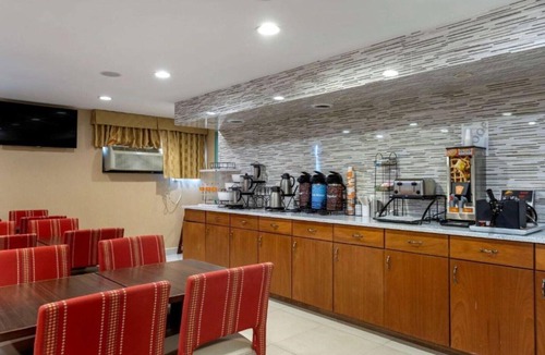 Sheepshead Bay House | Stay near Brooklyn’s famous Coney Island Beach