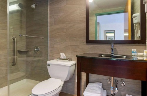 Sheepshead Bay House | Stay near Brooklyn’s famous Coney Island Beach