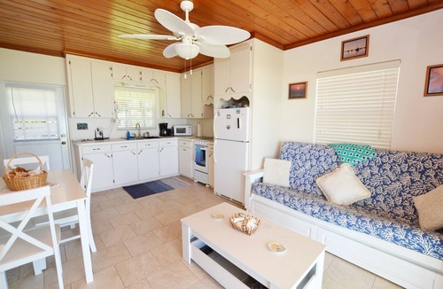 Spanish Wells Cottage | Step off your porch and onto the Beach! 1 Bed/1 Bath Cottage in quiet location