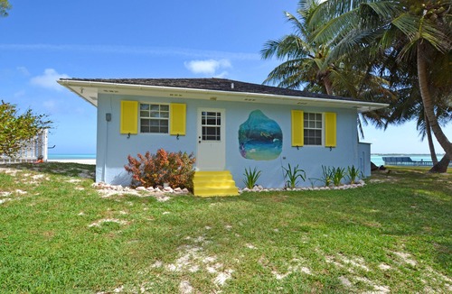 Spanish Wells Cottage | Step off your porch and onto the Beach! 1 Bed/1 Bath Cottage in quiet location