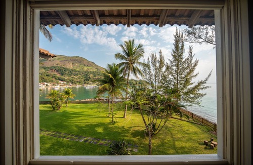 Biscaia House | Stone house overlooking the sea! Amazing!