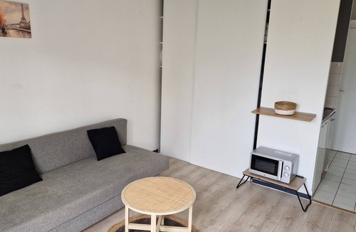 Petit-Ivry Apartment | Studio 15 Minutes Paris Centre