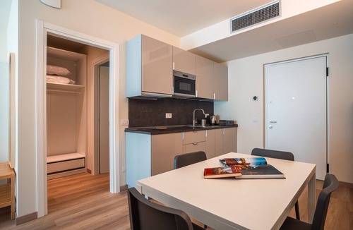 Gargagnago di Valpolicella Apartment | Studio Apartment 'Agni' with Shared Terrace, Wi-Fi and Air Conditioning