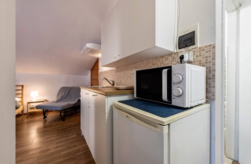 Peschiera del Garda Apartment | Studio Apartment "Civico22 - Mans 2" with Terrace & Wi-Fi