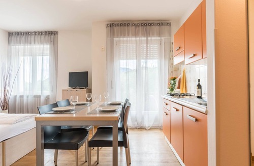 Malcesine Apartment | Studio Apartment 'Residence La Pergola Monolocale Uno' with Mountain View, Wi-Fi and Air Conditioning