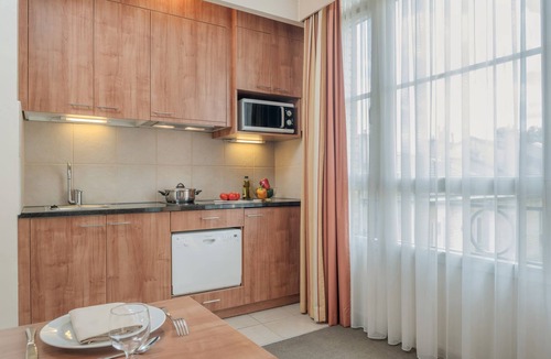Quartier de la Monnaie Apartment | STUDIO APARTMENT WITH AIRCON IN SAINT GERMAIN