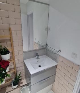 Magny-le-Hongre Apartment | Studio Charmant - 3 min de DISNEYLAND