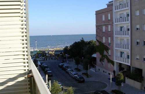 Lignano Sabbiadoro Apartment | Studio renovated with air conditioning