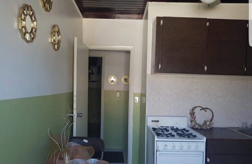 Regency Park Apartment | Studio - Regency Rental