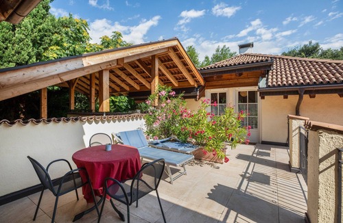 Caldaro Sulla Strada del Vino Apartment | Studio 'Vitis' with Mountain View, Private Terrace and Wi-Fi