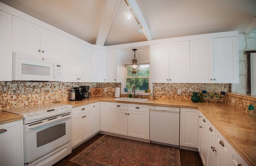 Hope Town House | Stunning 3+ Bed/4-Bath House with Private Dock, Pool & Direct Beachfront Access!